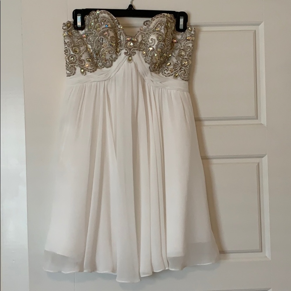 Dave and Jonny white homecoming dress. Size 1/2